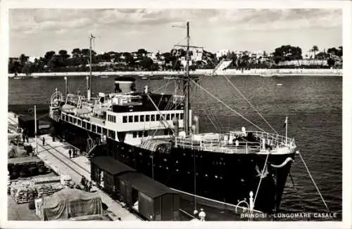 Ak Brindisi Puglia, Lungomare Casale, Damprfer im Hafen, Fracht