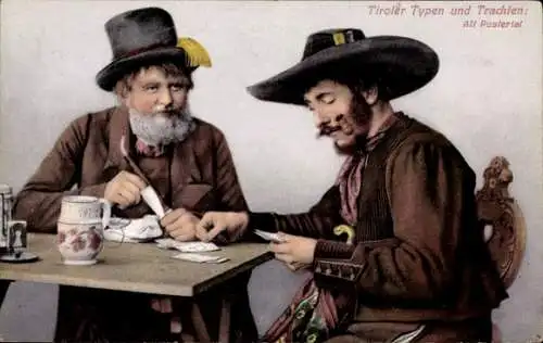 Ak Innsbruck Tirol, Patscherkofel, Tiroler Typen, Trachten, zwei Männer, Tisch, historische Kl...