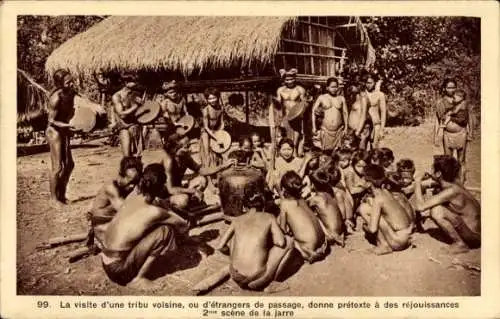 CPA Chine, La visite d'une tribu voisine, ou d'étrangers de passage, donne prétexte à des réjouissan