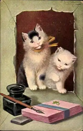 Künstler Ak Zwei Hauskatzen, Tintenfass, Schreibfeder, Kleeblatt