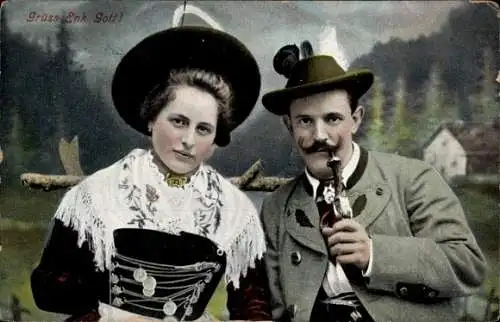 Ak Liebespaar in Volkstrachten, Rauchender Mann