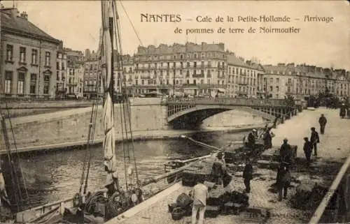 Ak Nantes Loire Atlantique, Cale de la Petite-Hollande, Schiffe, Ankunft von Kartoffeln aus Noirm