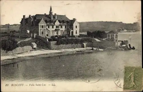 Ak Roscoff Finistère, Villa Saint-Luc, großes Gebäude, Wasser im Vordergrund, ruhige Landschaft