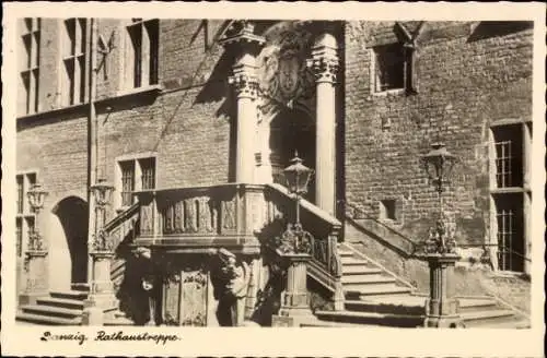 Ak Danzig, Blick auf die Rathaustreppe, Eingang