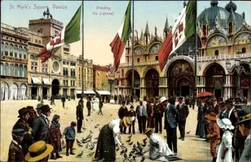 Ak Venezia Venedig Veneto, St. Markus Platz, Taubenfütterung, Flaggen, Menschenmenge