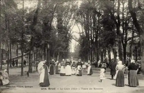 Ak Brest Finistère, Park mit Menschen, Kinder, Bäume,  Kleidung, 19. Jahrhundert