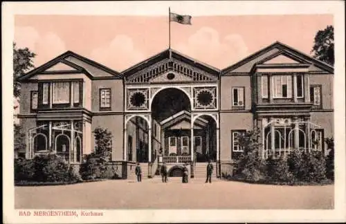 Ak Bad Mergentheim in Tauberfranken, Kurhaus, Gebäude mit Flagge, Personen im Vordergrund