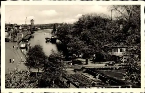 Ak Oldenburg in Oldenburg, Schöne Aussicht auf den Hafen, Bäume, Boote, Wolken