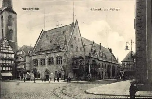Ak Halberstadt am Harz, Holzmarkt und Rathaus,  Architektur, stilles Straßenbild