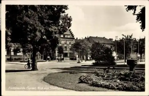 Ak Fürstenwalde an der Spree,  Blick zum Stadthaus, Stadtansicht, Bäume, Blumenbeet