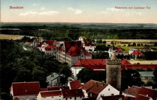 Ak Beeskow in der Mark, Panorama mit Luckauer Tor, Stadtansicht,  Gebäude