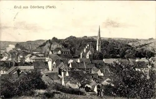Ak Oderberg in der Mark, Panoramaansicht von Oderberg, Kirche im Hintergrund, ländliche Architekt