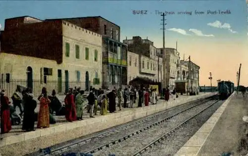 Ak Suez Ägypten, Bahnhof, Ankunft des Zuges von Port-Tewfik