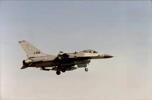 Foto Militärflugzeug, J-219