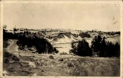 Ak Dakar Senegal, Landschaftsaufnahme, Meer, Küstenstraße, Bäume, Wohnhäuser