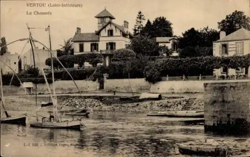 Ak Vertou Loire Atlantique, Historische Ansicht von  Flusslandschaft, Häuser, Bootstypen