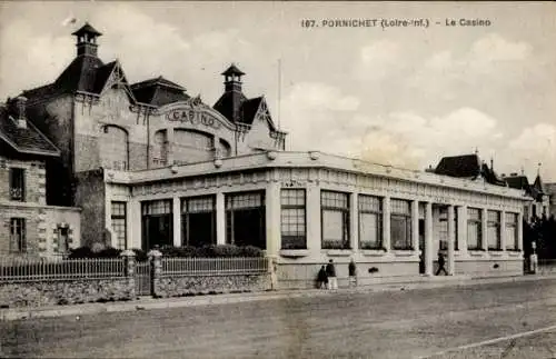 Ak Pornichet Loire Atlantique, Casino, Gebäude mit mehreren Türmen, Straßenansicht,  Architektur
