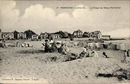 Ak Pornichet Loire Atlantique, Strandansicht, alte Gebäude, Badehäuschen, Menschen am Strand