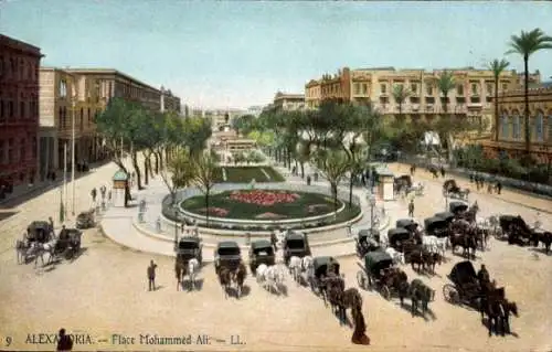 Ak Alexandria Ägypten, Platz Mohammed Ali, Stadtansicht, Kutschen, Bäume,  Architektur