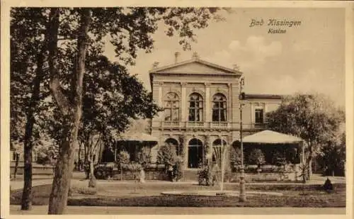 Ak Bad Kissingen Unterfranken Bayern, Historisches Kasino-Gebäude, Gartenanlage, Bäume