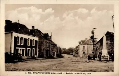 Ak Loupfougeres Mayenne, Arrivee route de Mayenne