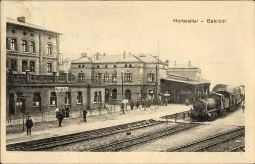Ak Herbesthal Lontzen Wallonien Lüttich, Bahnhof   Lokomotive, Gleise, Bahnhofsgebäude