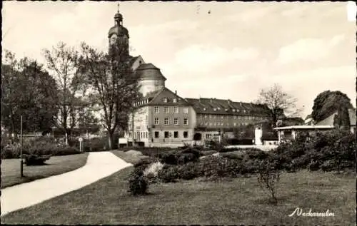Ak Neckarsulm in Württemberg, Historisches Gebäude, Parklandschaft, Bäume, Wolken, Postkarte