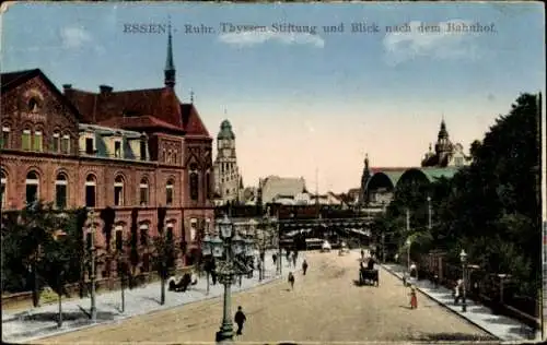 Ak Essen im Ruhrgebiet Nordrhein Westfalen, Ruhr. Thyssen Stiftung und Blick nach dem Bahnhof