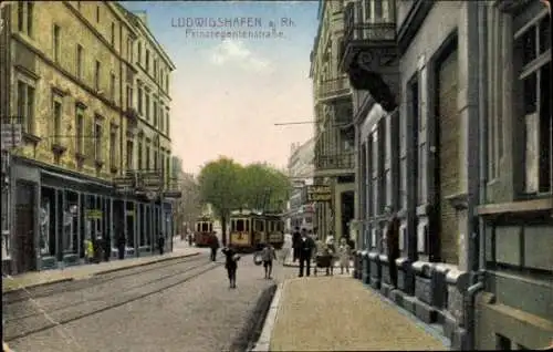 Ak Ludwigshafen am Rhein, Straße mit Straßenbahn, Geschäfte, Menschen, historische Atmosphäre