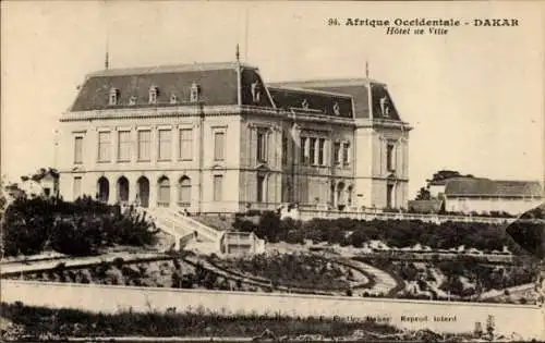 Ak Dakar Senegal, Hotel de Ville, klassizistisches Gebäude, Gartenanlage, urbanes Szenario