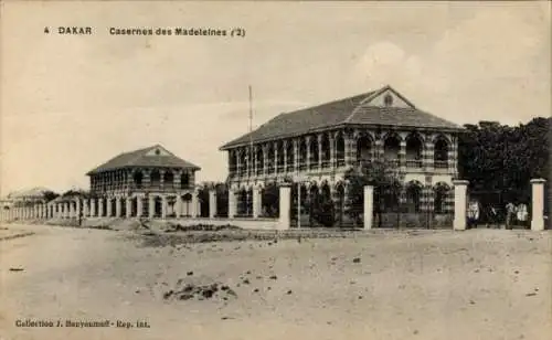 Ak Dakar Senegal, Casernes des Madeleines, vue générale,