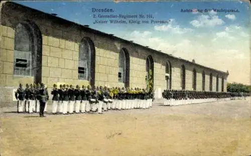 Ak Dresden Neustadt, 2. Grenadier Regiment Nr. 101, Kaiser Wilhelm, Aufstellung der Wachtparade