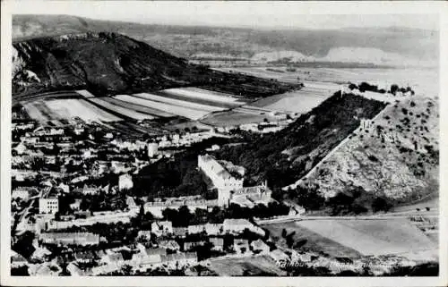 Ak Hainburg an der Donau Niederösterreich, Luftaufnahme eines Ortes, Hügel, Freiflächen, Häuser