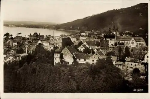 Ak Bregenz am Bodensee Vorarlberg, Stadtansicht,  Bodensee,  Gebäude, Berge im Hintergrund