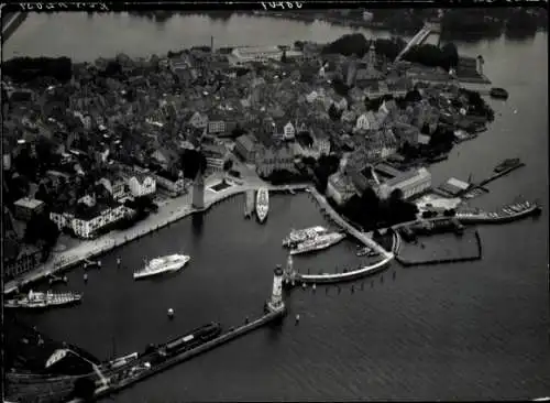 Ak Konstanz am Bodensee, Blick auf die Stadt Konstanz am Bodensee mit Hafen und Schiffen