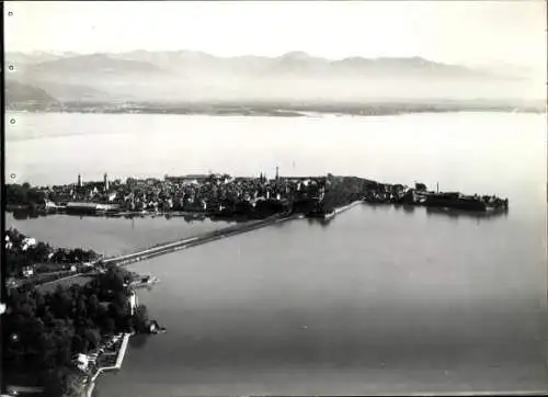 Ak Lindau am Bodensee Schwaben, Lindau im Bodensee mit Blick auf die Alpen.