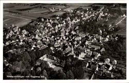 Ak Niederstotzingen in Württemberg, Luftaufnahme von  viele Dächer, ländliche Umgebung