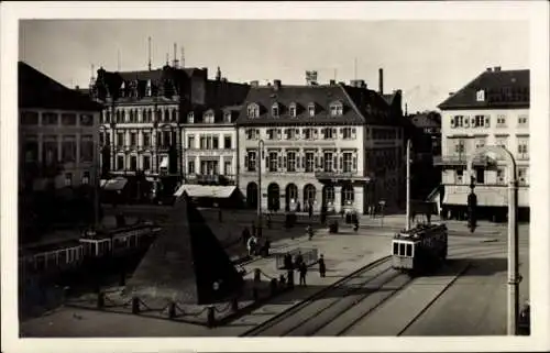 Ak Karlsruhe in Baden, Pyramide, Straßenbahnen,  Gebäude