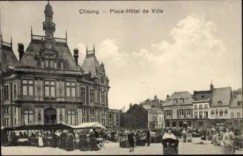 Ak Chauny Aisne, Place-Hôtel de Ville,  Architektur, Marktaktivitäten