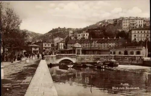 Ak Rijeka Fiume Kroatien, Blick zum Boulevard, Hafen, Altstadt, Boote,  Ansicht
