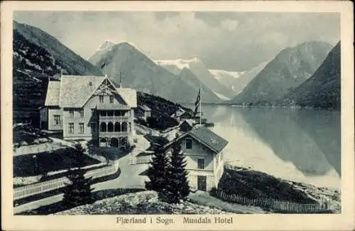 Ak Mundal Fjærland Norwegen , Mundals Hotel, Fjærland i Sogn, Berglandschaft, ruhiger See