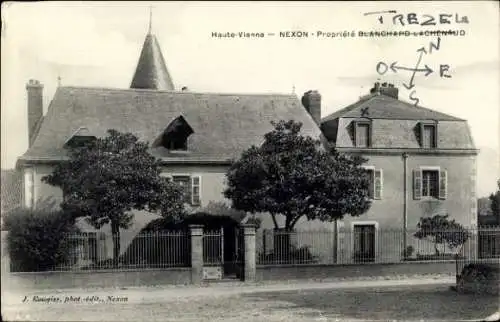 Ak Nexon Haute Vienne, Historisches Gebäude, Anwesen, Bäume, Gitterzaun, Spitze