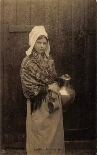 Ak Antwerpen, Frau in belgischer Tracht, Milchmädchen, Milchkanne