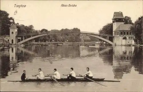 Ak Berlin Treptow, Ruderboot auf dem Wasser, Abtei-Brücke, historische Architektur