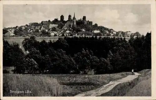 Ak Stolpen in Sachsen, Stadtansicht  Berg, Wälder, Wiesen, Weg