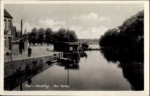 Ak Plau am See Mecklenburg, Plau i. Mecklbg. Am Hafen, Hafenansicht, Boote, Wolken