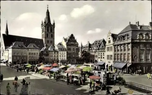 Ak Trier an der Mosel, Hauptmarkt, St. Gangolt, Marktstände, historische Gebäude, Menschen