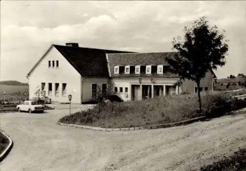 Ak Schnett Masserberg in Thüringen, Kulturhaus mit Straßenpartie