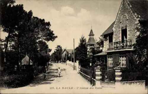 Ak La Baule Loire Atlantique, L'Avenue des Evens, Allee, Häuser, Bäume, Straßenansicht