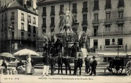 Ak Nantes Loire Atlantique, Fontäne Monumentale, Menschen,  Gebäude, Marktstände